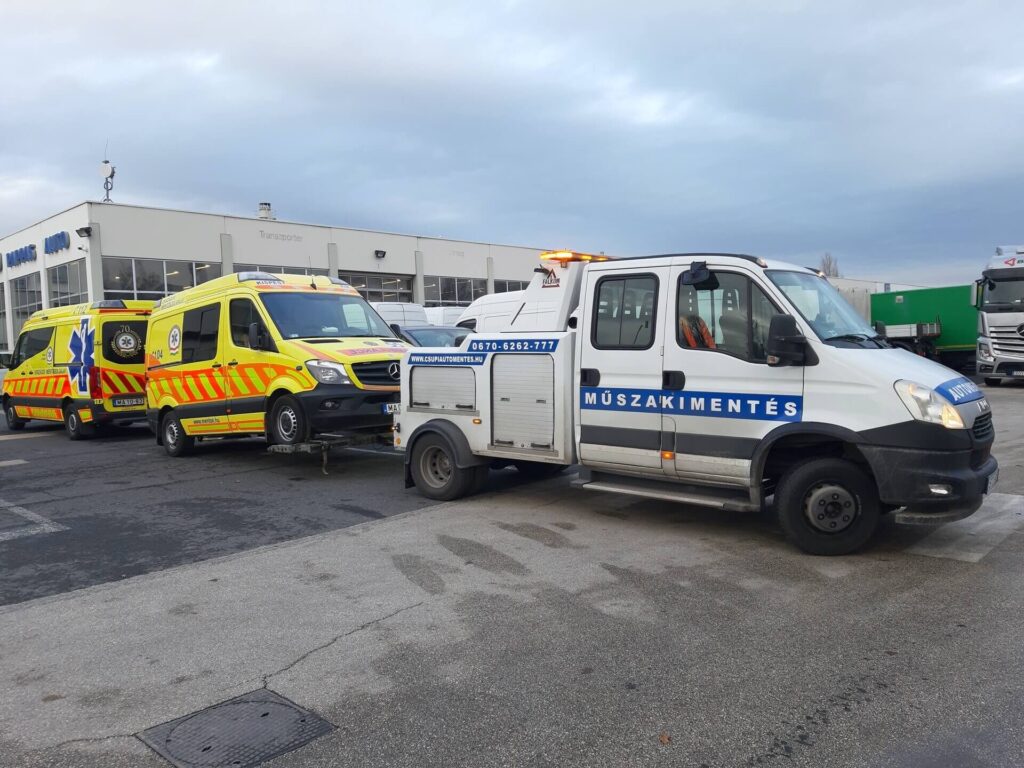 Mentő autó mentése közben a Csupi Autómentő